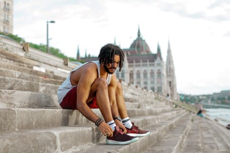 Chollos en camisetas, pantalones o chándales de marcas como Reebok, Puma o Nike a la venta en Amazon