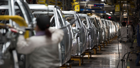 El Grupo PSA e Iveco reanudan su producción y el sector del automóvil rueda de nuevo al completo en España