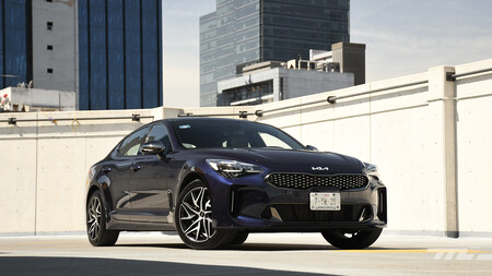 KIA Stinger GT-Line 2022, a prueba: un nuevo motor "pequeño" a la altura de un fastback imponente