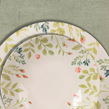 Alcampo vuelve a tener disponible la vajilla Santa Clara de estilo floral ideal para dar un toque de estilo a la mesa 