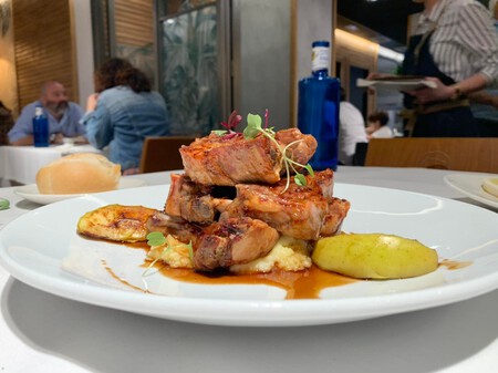 Costilla Glaseada Con Cerveza Negra Y Manzana Asada