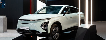Con más de 400 km de autonomía y siete años de garantía por 37.900 euros, el Omoda 5 quiere ser la pesadilla del BYD Atto 3