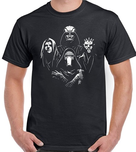 Por sólo 6,39 euros podemos hacernos con esta camiseta Star Wars Rhapsody en Amazon