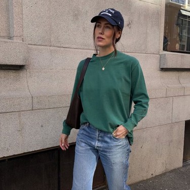 Adiós,camisas: las camisetas de manga larga son el nuevo básico de otoño imprescindible del otoño, palabra de Zara, Mango y Stradivarius 