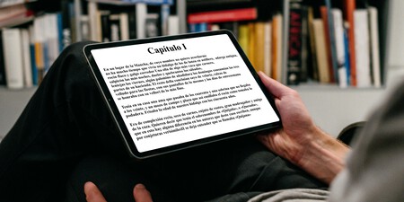 Leer en el móvil o la tablet sin dejarte los ojos: consejos y trucos para evitar la vista cansada