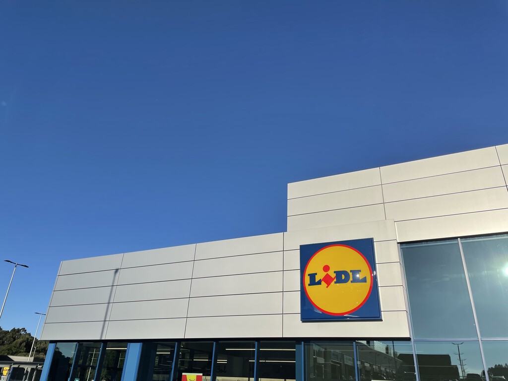 Lidl tiene un dispositivo que deja las camisas planchadas como en la tintorería: es rápido, efectivo y con descuento 