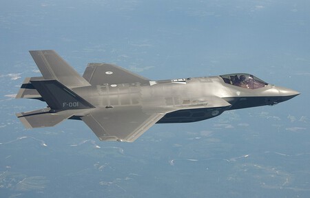 F 35 003
