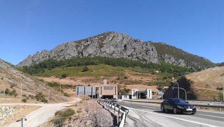 Entrada al túnel del Negrón desde el lado de Sena de Luna