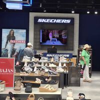 Desde hoy miércoles llegan las nuevas sandalias Skechers de suela acolchada perfectas para caminar a diario   