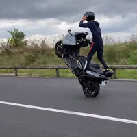 A 170 km/h con un scooter por Barcelona y encima lo sube a Instagram. La policía ya lo ha trincado, y la broma le saldrá cara