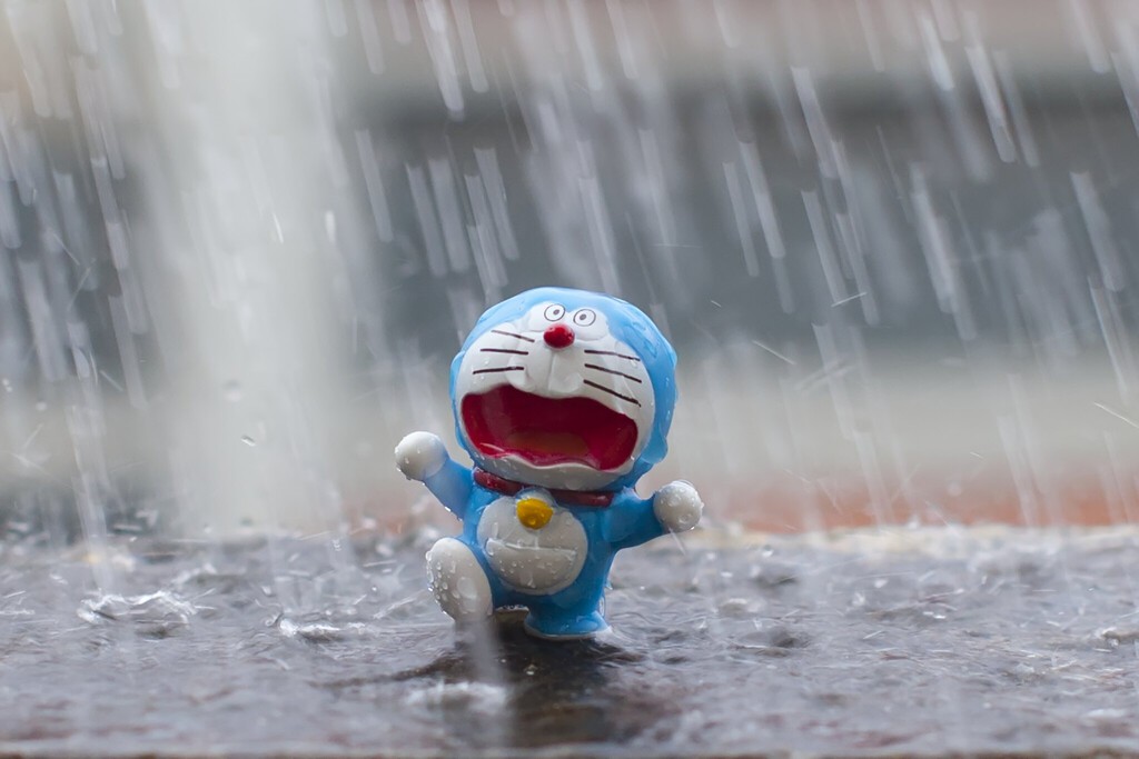 En Tailandia querían que lloviera. Así que decidieron meter a Doraemon en una jaula y sacarlo en procesión a la calle