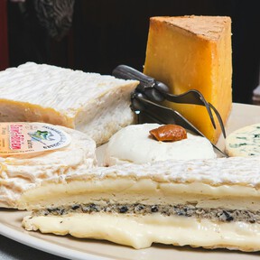 Alcampo vende un brie con trufa que enamorará a los amantes del queso: cremoso y delicado, pero con mucho sabor