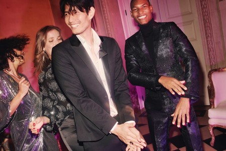 Los looks de fiesta de H&M nos enseñan a lucir el total black en todas sus facetas