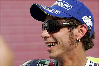 Rossi seguirá otros cinco años (en teoría)