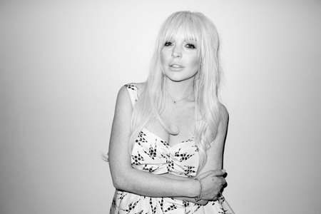 Lindsay Lohan, a un coche, ¡ni te acerques!