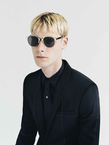 Dior Homme contrasta con detalles en oro un adelanto de su colección de invierno