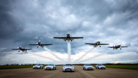 Así se entregaron los Aston Martin V8 Vantage S Blades Edition, con vuelos acrobáticos incluídos
