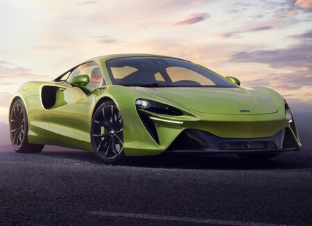 McLaren Artura: 680 hp, 0-100 km/h en 3 segundos y una mecánica híbrida enchufable para impulsarlo
