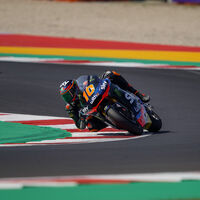 Luca Marini bate a Arón Canet y rompe el récord de Misano en Moto2 sin usar el neumático blando