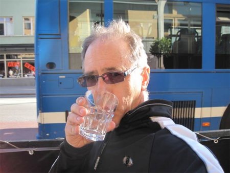 Beber un vaso de agua en ayunas, la mejor manera de poner en marcha el metabolismo