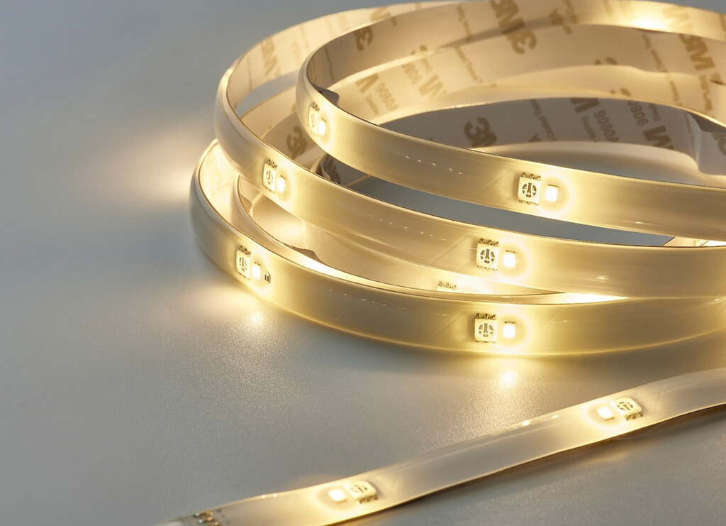 Lo nuevo de IKEA es una tira LED que se integra en el hogar conectado con millones de colores para crear iluminación ambiental