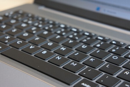 Tecno Megabook K16s Amd Review Analisis Xataka Teclado De Cerca
