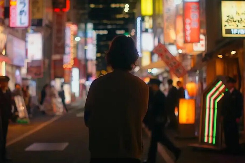 'Tokyo Vice' es una intrigante serie de HBO Max que adolece de falta de personalidad cuando Michael Mann no dirige