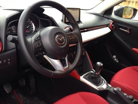 Mazda2 2015 - interior