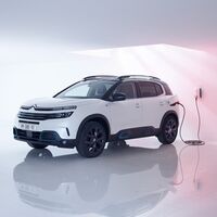 Transport & Environment propone coches híbridos enchufables con 80 km de autonomía, pero eso quizá no tenga sentido 