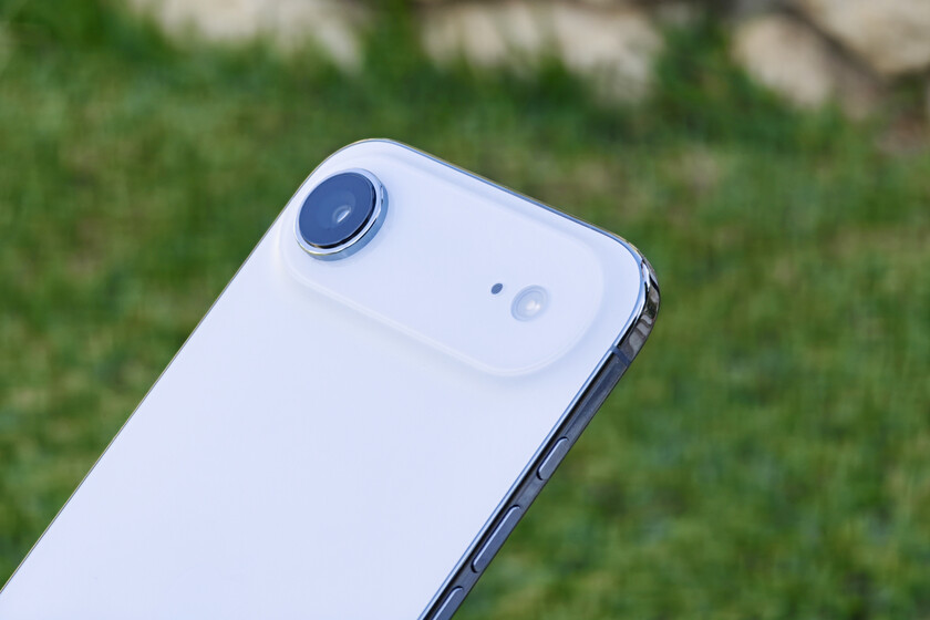 Apple pensaba que su iPhone Air pondría un nuevo techo a los móviles premium. La realidad: las tiendas se lo quitan de encima