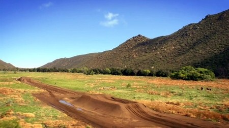 Media milla de supercross en línea recta por Red Bull