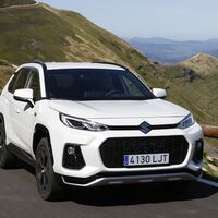 El nuevo Suzuki Across es el primer SUV híbrido enchufable de la marca. Y llega a España desde 53.700 euros