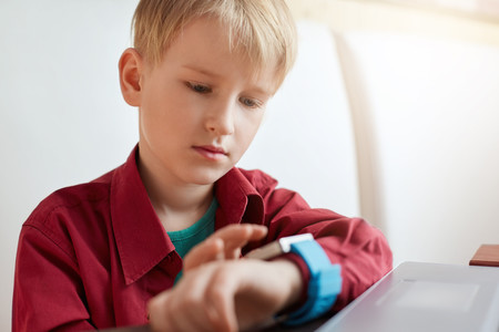 ¿Por qué Alemania decidió prohibir la venta de smartwatches para niños?