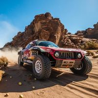 Carlos Sainz arrasa en la tercera etapa del Dakar a rebufo de Nasser Al-Attiyah y ya es líder en solitario del rally