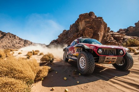 Carlos Sainz arrasa en la tercera etapa del Dakar a rebufo de Nasser Al-Attiyah y ya es líder en solitario del rally