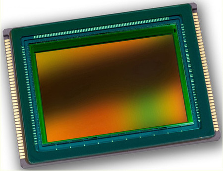 Sony ha reconocido que fabricar objetivos con zoom para su sensor curvo es muy complejo