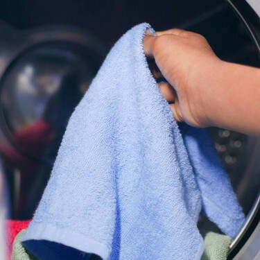 El truco para secar la ropa de la lavadora en la mitad de tiempo