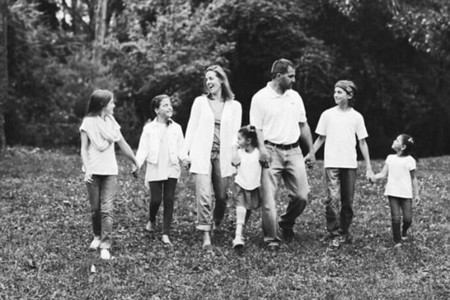 Una madre de cinco niños decide posponer el tratamiento contra el cáncer para salvar la vida del bebé que espera