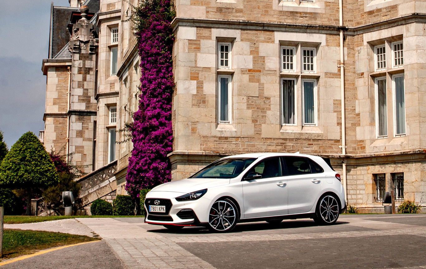 Probamos el Hyundai i30 N Performance, un compacto de 275 CV realmente deportivo y generoso en sensaciones a la vez que asequible