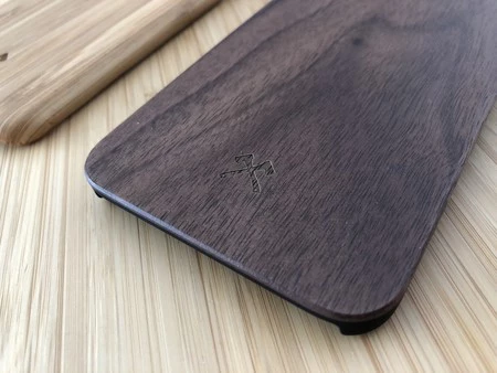 EcoCase Classic は、保護エッジとゴム製の内側を備えたフラグを組み合わせています。