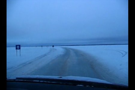¡En esta carretera está prohibido usar el cinturón de seguridad!