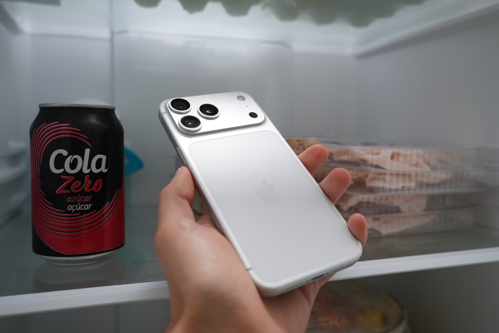 Tu iPhone está que arde por el calor: ¿es buena idea meterlo en la nevera? 