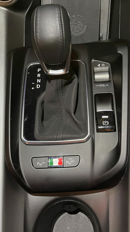 Alfa Romeo Tonale Consola