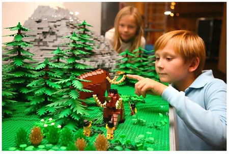 Exposición muestra la historia de la humanidad a través de miles de piezas de Lego