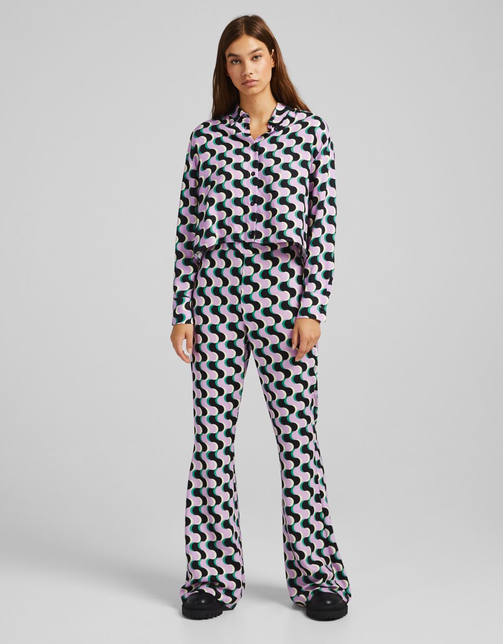 Set de camisa y pantalón con estampado retro