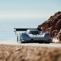El nuevo coche más rápido en Pikes Peak es eléctrico: el Volkswagen I.D. R rompe el cronómetro