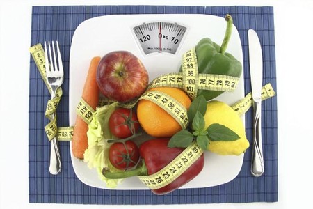 Así puedes hacer tu propia dieta detox basada en comida real para deshacerte de los kilos extra de la Navidad