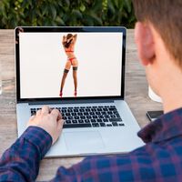 La UE obligará a controlar la edad de los usuarios para proteger a los menores en Internet. Así afecta a pymes y plataformas digitales 