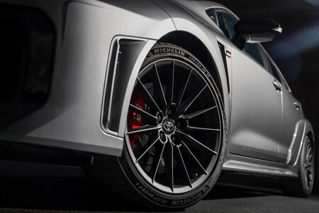 A Toyota insiste: os motores dos carros não são o verdadeiro problema da poluição. Existe algo ainda mais prejudicial ao meio ambiente.