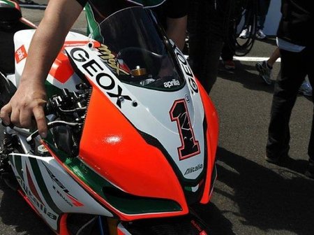 Así luce el número 1 en la moto de Max Biaggi